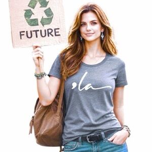 TEEPUBLIC Comma-La, ,La, Kamala Harris T-Shirt. Size L, Vintage Black